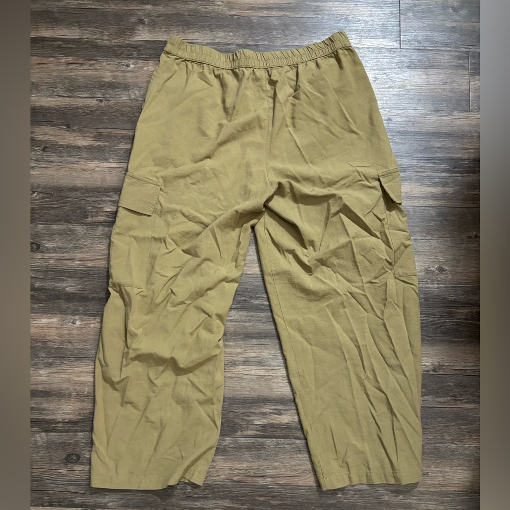 Universal Thread Olive Cargo Pants - Picture 3 of 3